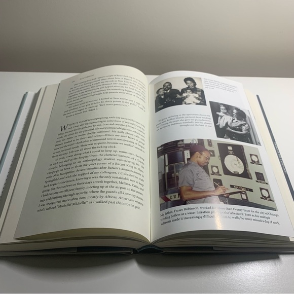 Book: Becoming by Michelle Obama - Picture 5 of 5